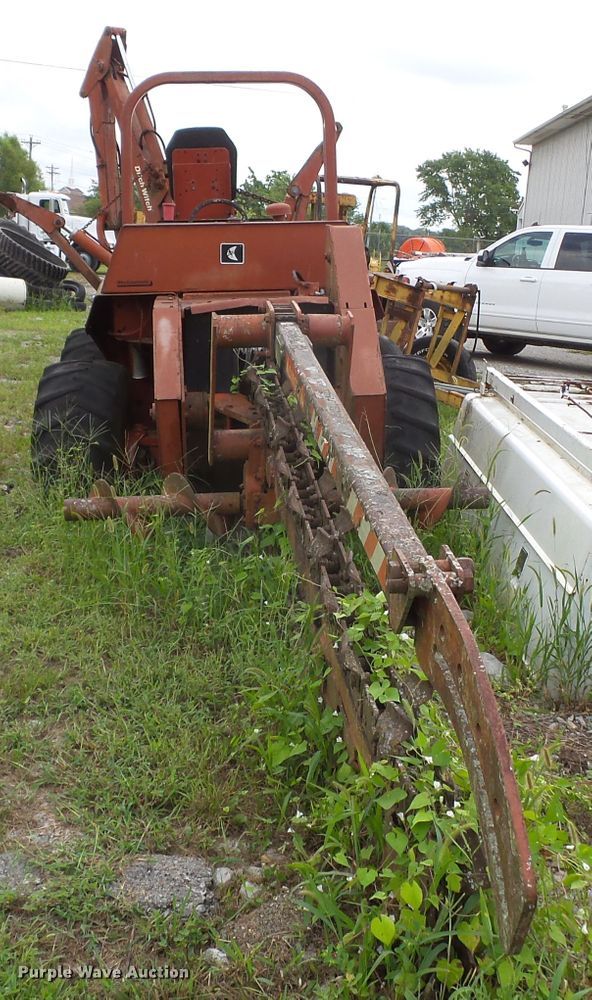 image for item DH3917 Ditch Witch 6510  trencher