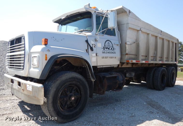 image for item DH6598 1989 Ford L8000  dump truck
