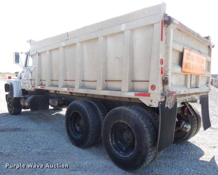 image for item DH6598 1989 Ford L8000  dump truck