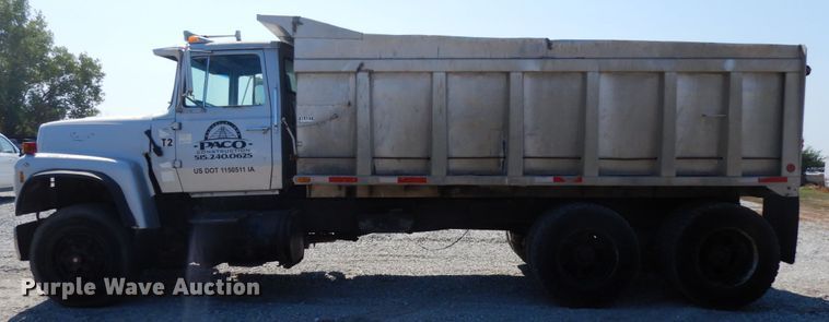 image for item DH6598 1989 Ford L8000  dump truck