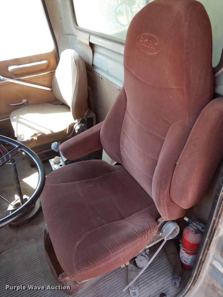 image for item DH6598 1989 Ford L8000  dump truck