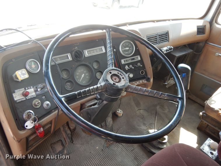 image for item DH6598 1989 Ford L8000  dump truck