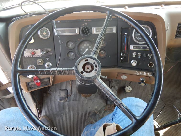 image for item DH6598 1989 Ford L8000  dump truck