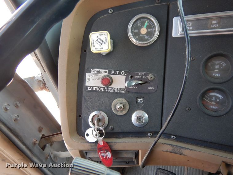 image for item DH6598 1989 Ford L8000  dump truck