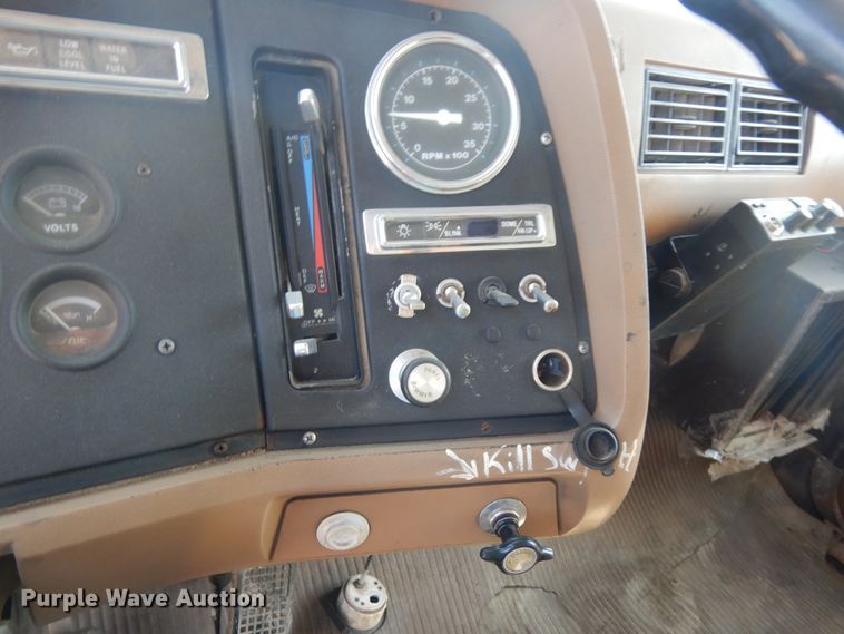 image for item DH6598 1989 Ford L8000  dump truck