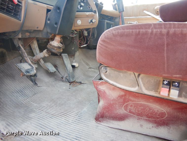 image for item DH6598 1989 Ford L8000  dump truck