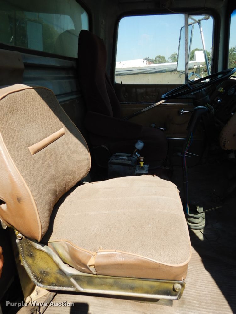 image for item DH6598 1989 Ford L8000  dump truck