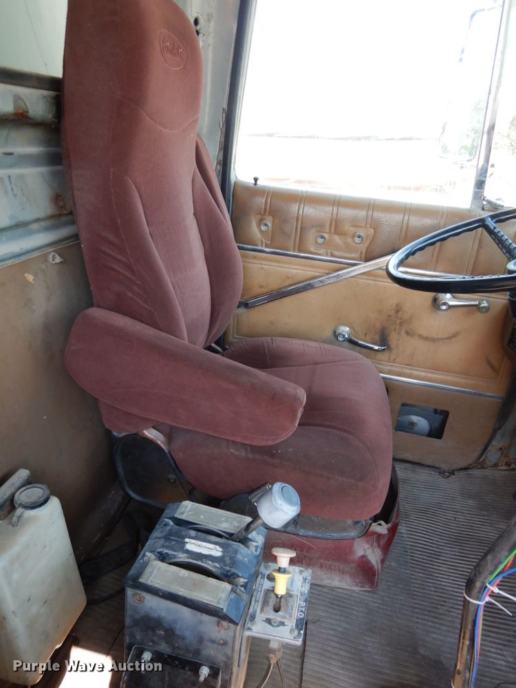 image for item DH6598 1989 Ford L8000  dump truck