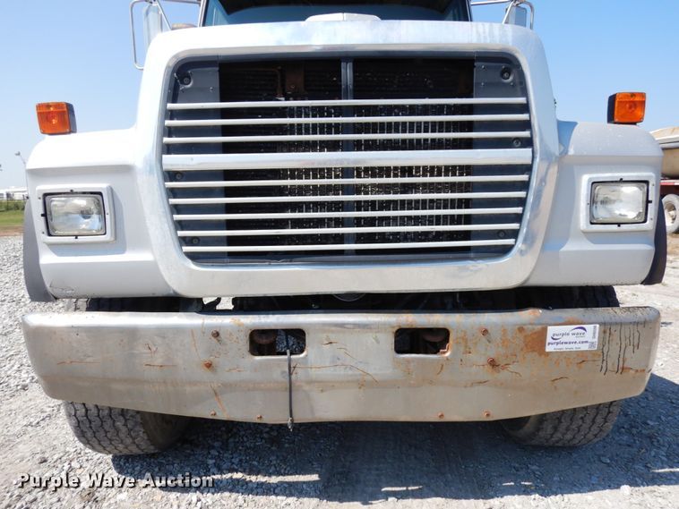 image for item DH6598 1989 Ford L8000  dump truck