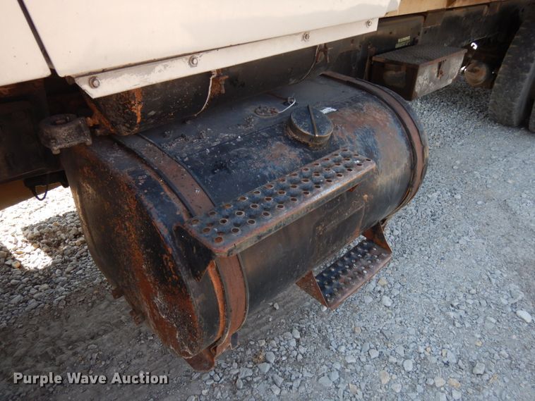 image for item DH6598 1989 Ford L8000  dump truck