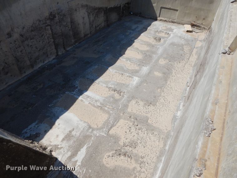 image for item DH6598 1989 Ford L8000  dump truck