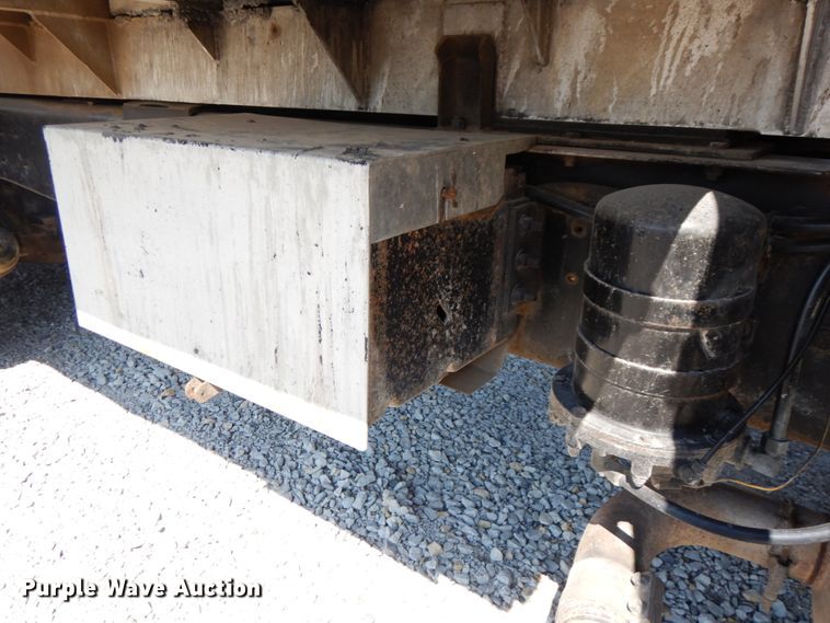 image for item DH6598 1989 Ford L8000  dump truck