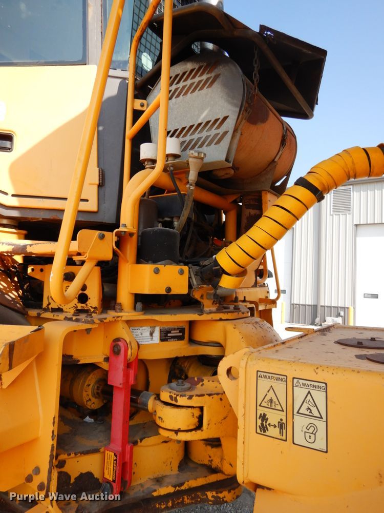 image for item DH6603 2003 Volvo A35D   haul truck