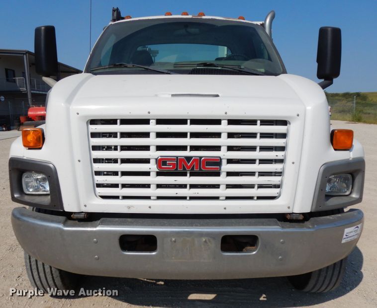 image for item DH6604 2006 GMC C6500  service truck with crane