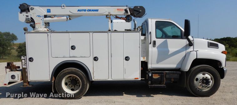 image for item DH6604 2006 GMC C6500  service truck with crane