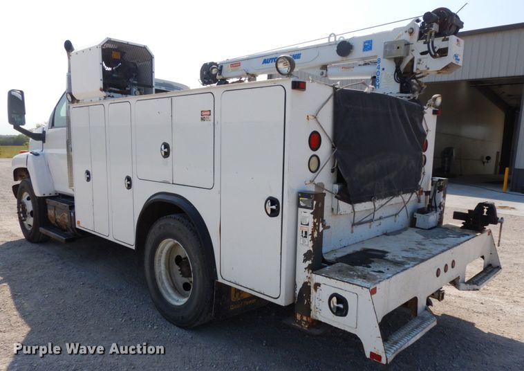 image for item DH6604 2006 GMC C6500  service truck with crane