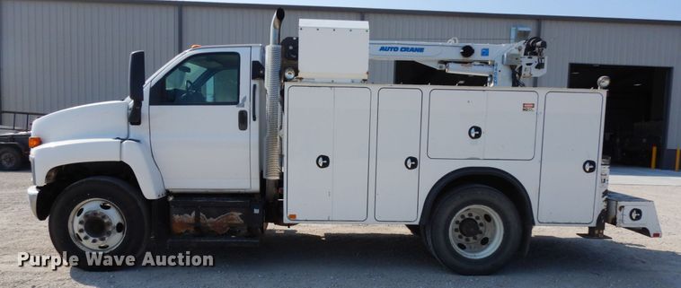 image for item DH6604 2006 GMC C6500  service truck with crane