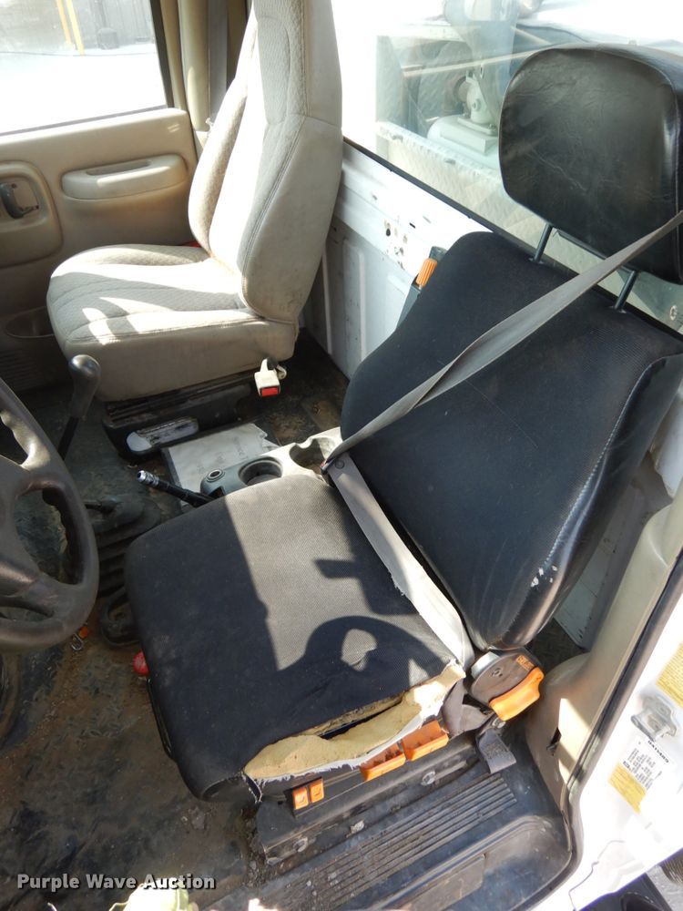 image for item DH6604 2006 GMC C6500  service truck with crane