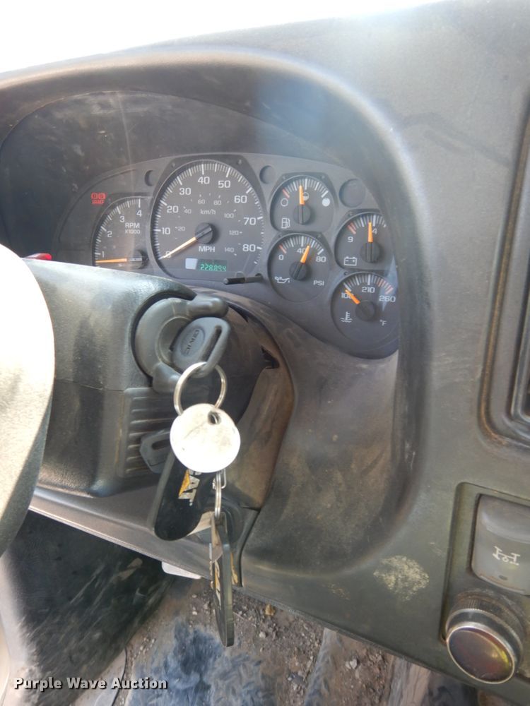 image for item DH6604 2006 GMC C6500  service truck with crane