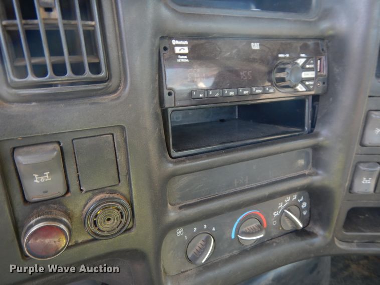 image for item DH6604 2006 GMC C6500  service truck with crane