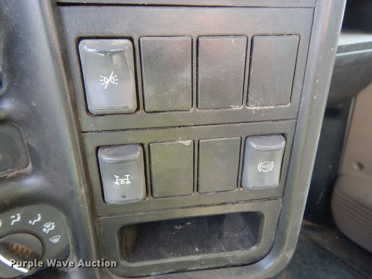 image for item DH6604 2006 GMC C6500  service truck with crane