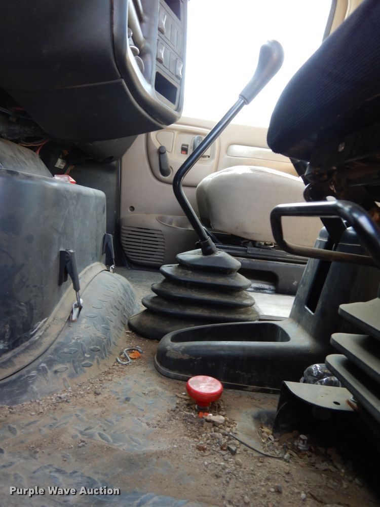 image for item DH6604 2006 GMC C6500  service truck with crane