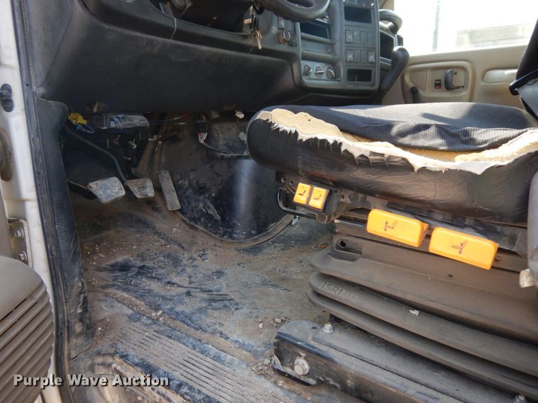 image for item DH6604 2006 GMC C6500  service truck with crane