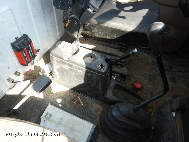 image for item DH6604 2006 GMC C6500  service truck with crane