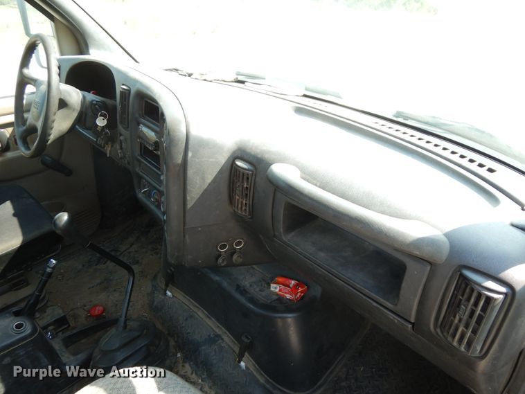 image for item DH6604 2006 GMC C6500  service truck with crane