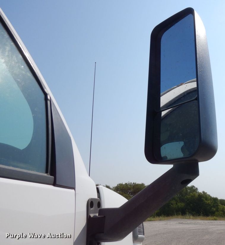 image for item DH6604 2006 GMC C6500  service truck with crane