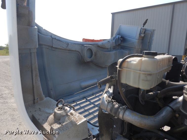 image for item DH6604 2006 GMC C6500  service truck with crane