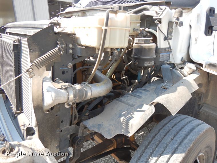 image for item DH6604 2006 GMC C6500  service truck with crane