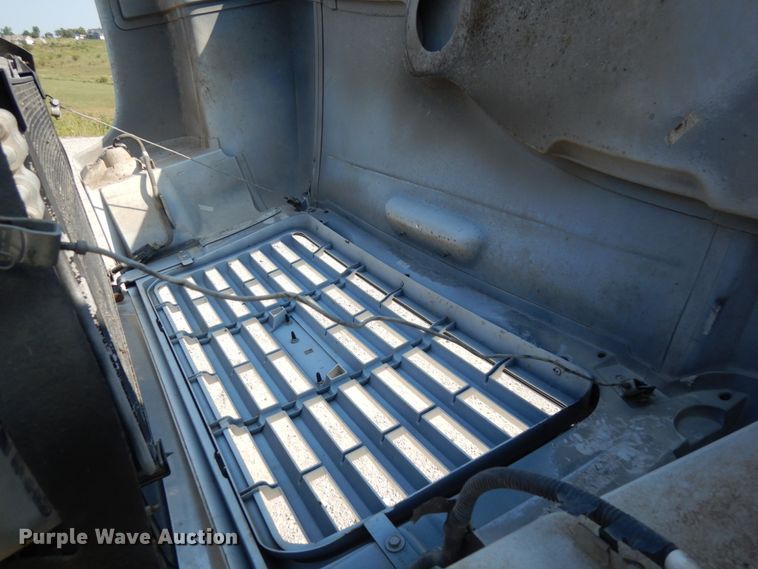 image for item DH6604 2006 GMC C6500  service truck with crane