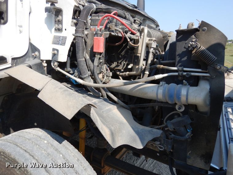 image for item DH6604 2006 GMC C6500  service truck with crane