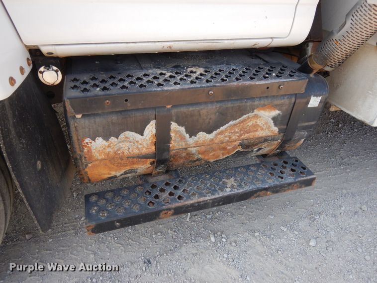 image for item DH6604 2006 GMC C6500  service truck with crane