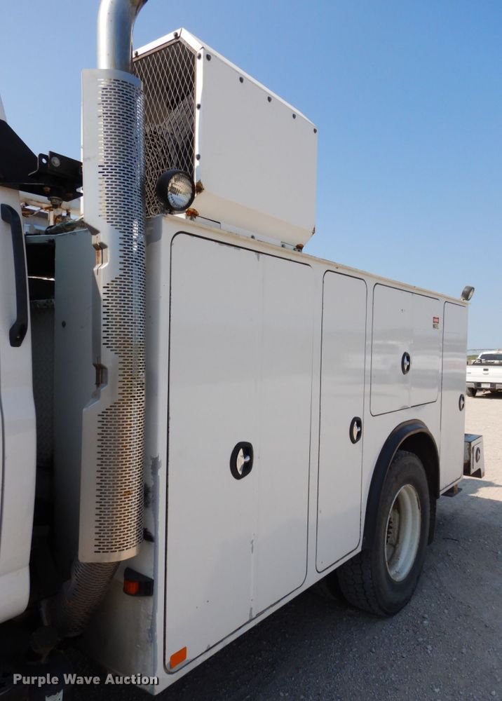 image for item DH6604 2006 GMC C6500  service truck with crane