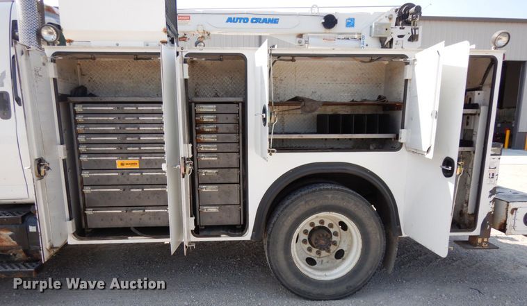 image for item DH6604 2006 GMC C6500  service truck with crane