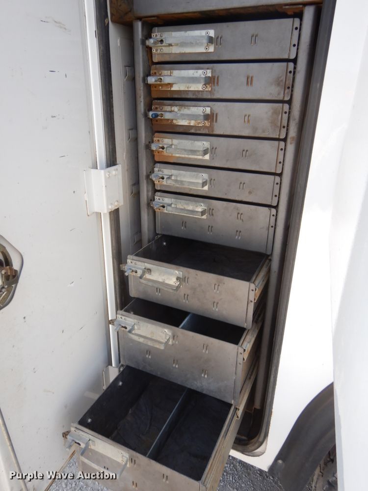 image for item DH6604 2006 GMC C6500  service truck with crane