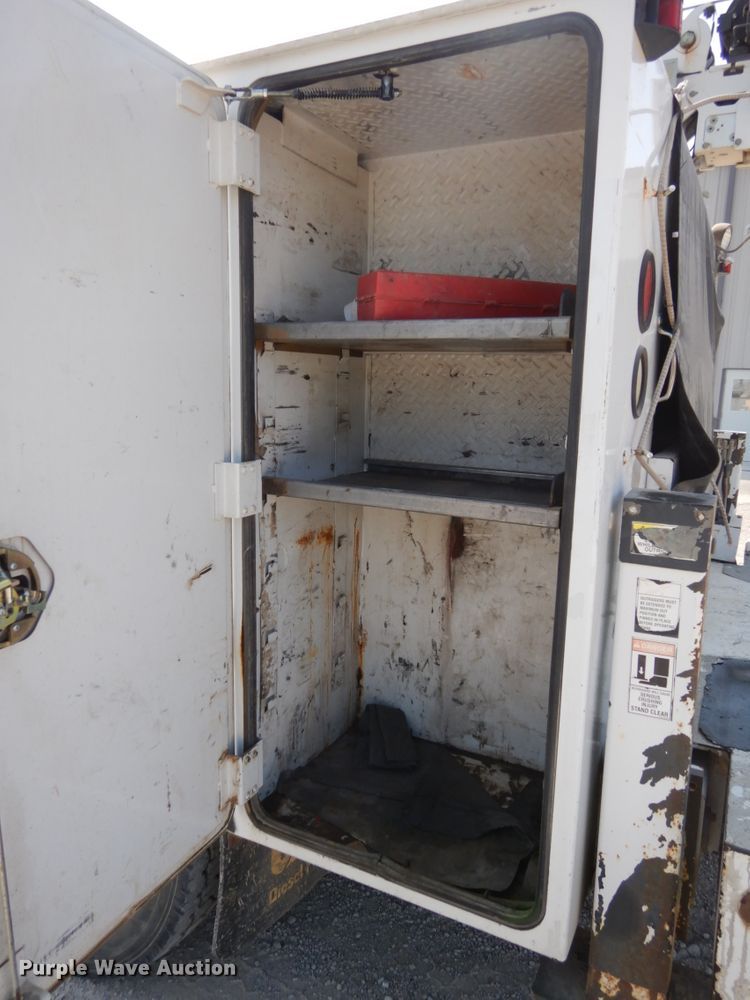 image for item DH6604 2006 GMC C6500  service truck with crane