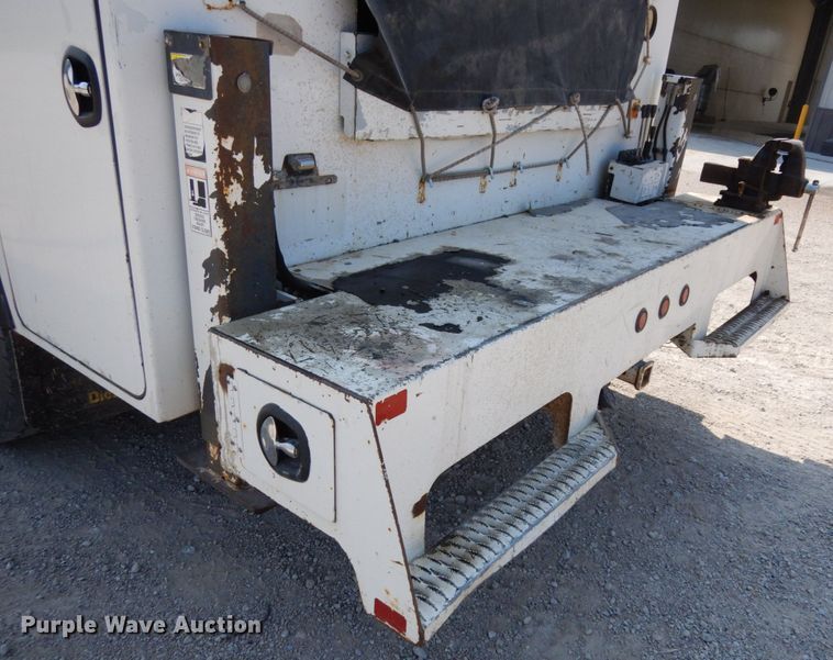 image for item DH6604 2006 GMC C6500  service truck with crane