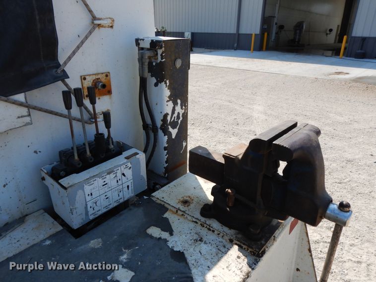 image for item DH6604 2006 GMC C6500  service truck with crane