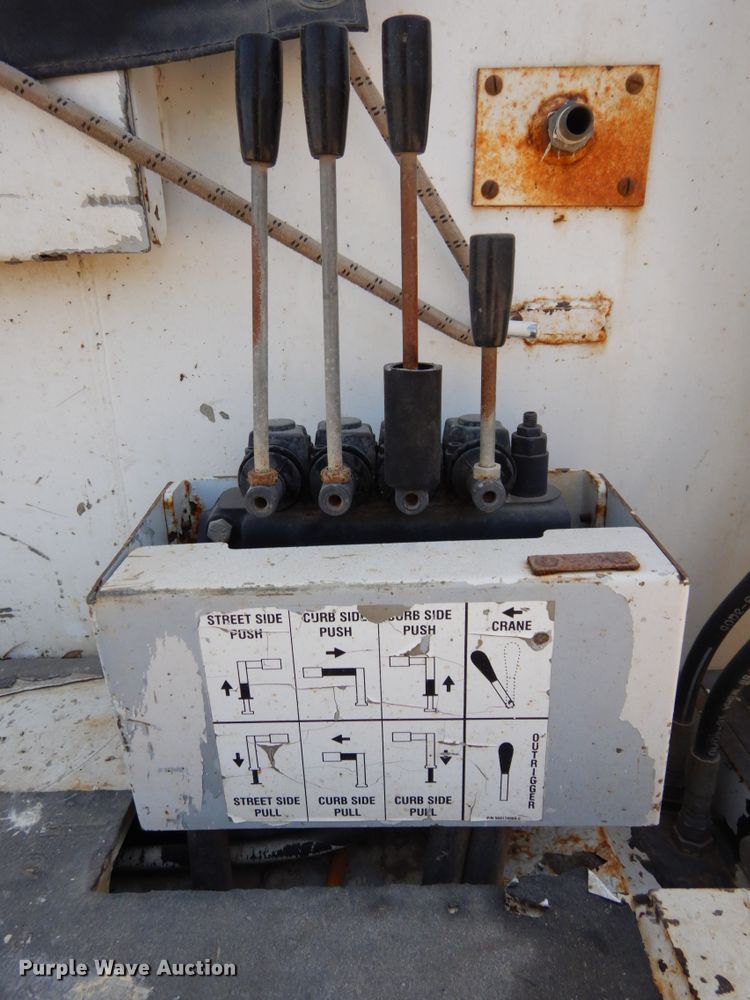 image for item DH6604 2006 GMC C6500  service truck with crane