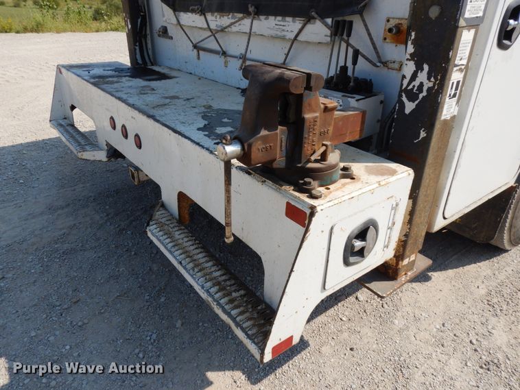 image for item DH6604 2006 GMC C6500  service truck with crane