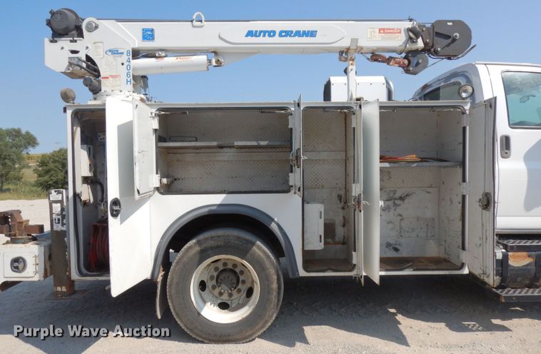 image for item DH6604 2006 GMC C6500  service truck with crane