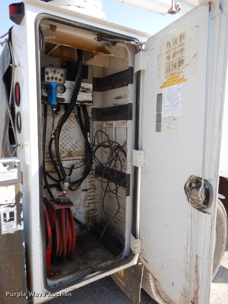 image for item DH6604 2006 GMC C6500  service truck with crane