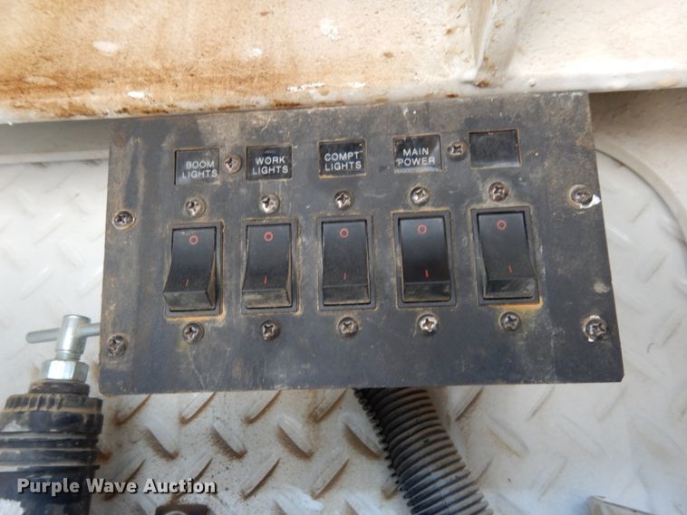 image for item DH6604 2006 GMC C6500  service truck with crane