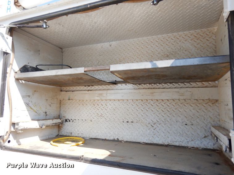 image for item DH6604 2006 GMC C6500  service truck with crane