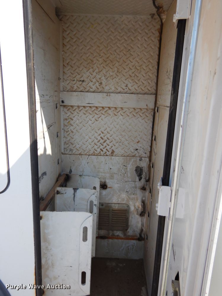 image for item DH6604 2006 GMC C6500  service truck with crane