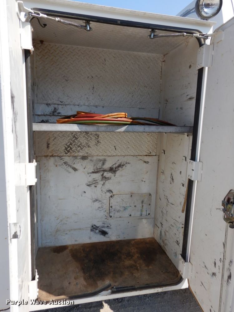 image for item DH6604 2006 GMC C6500  service truck with crane