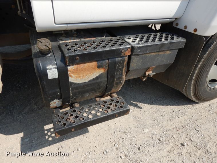 image for item DH6604 2006 GMC C6500  service truck with crane